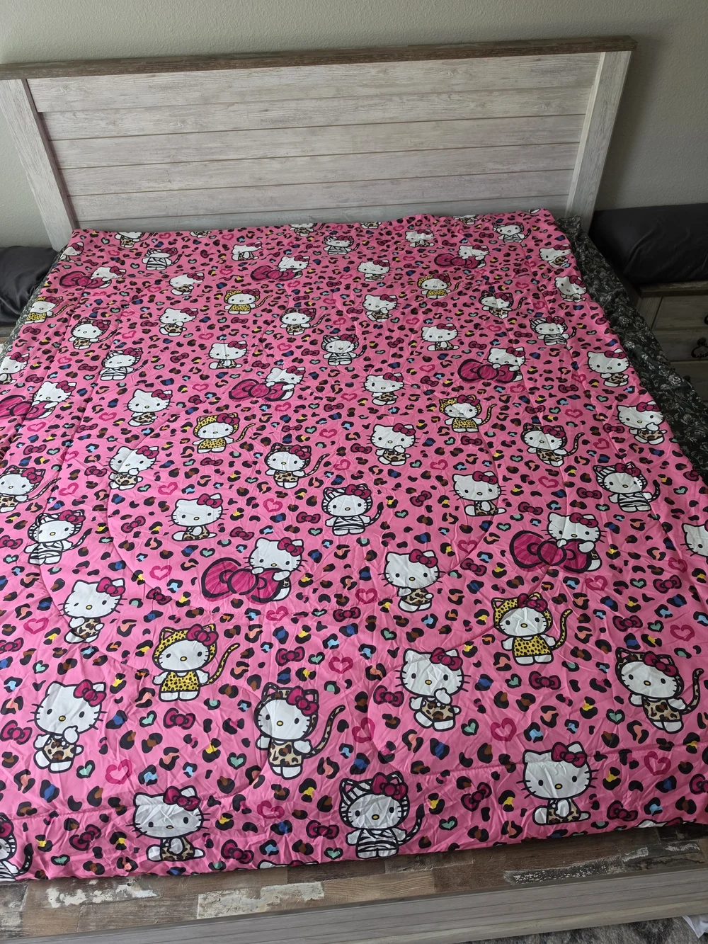 Hello Kitty Tropical / Leopard Reversable Twin Full  72x86 Comforter